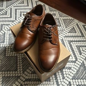 Beautiful Stacy Adams dress shoes sz 7m. Like new condition with Box.